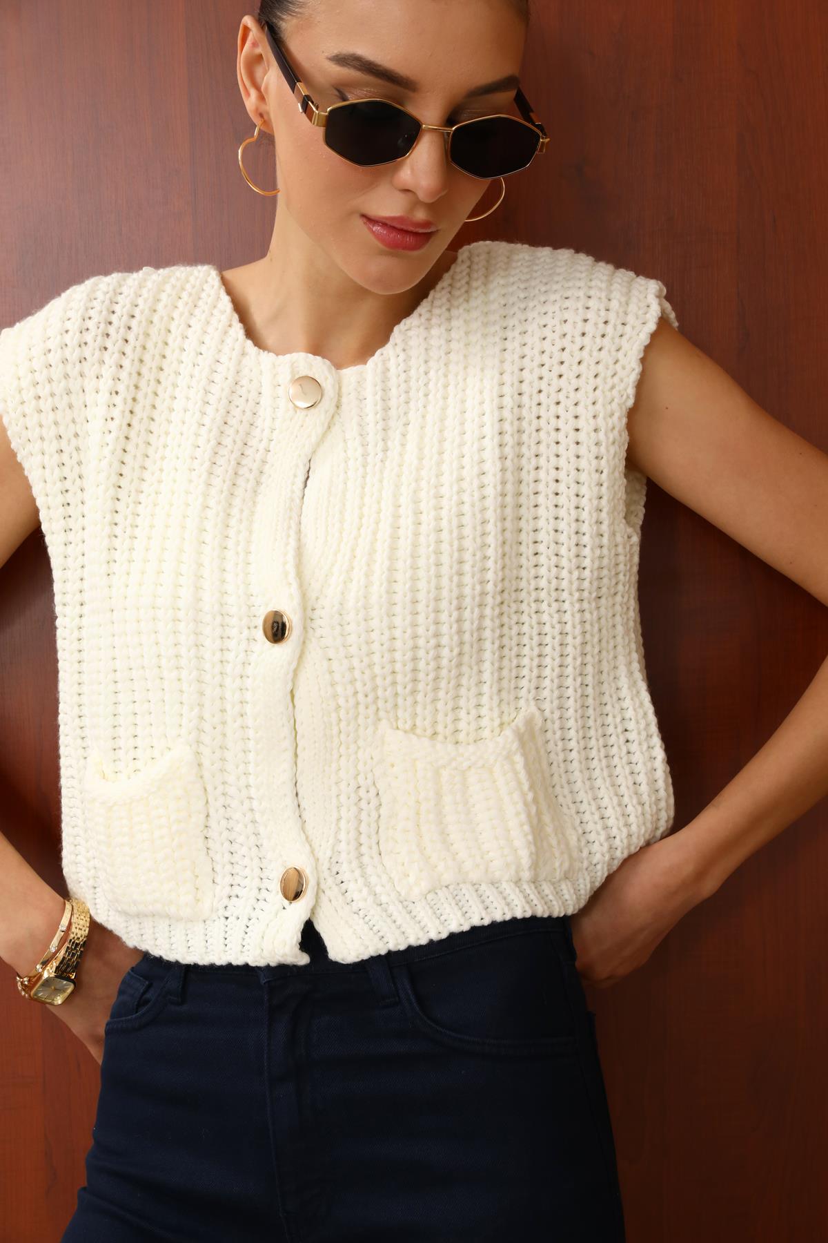 Gold Düğmeli Yelek - Beyaz