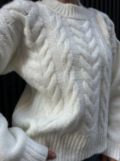 Saç Örgü Desenli Şardonlu Triko Kazak - Beyaz